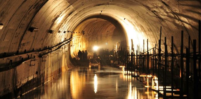 Il Tunnel Borbonico di Napoli, percorso sotterraneo in zattera
