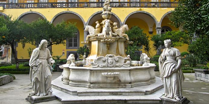 Il Chiostro della chiesa di San Gregorio Armeno a Napoli