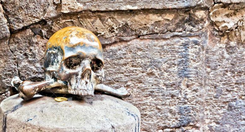 Fantasmi a Napoli, percorsi tra esoterismo e sacralità
