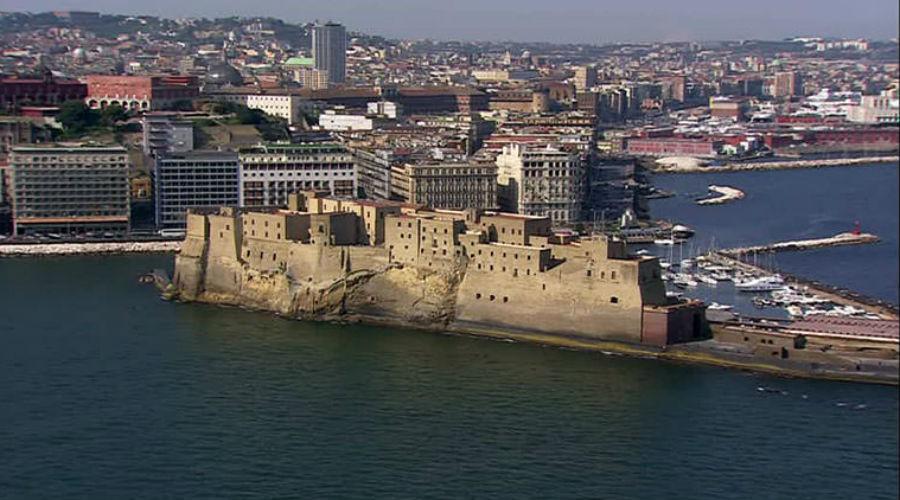 Borgo Santa Lucia a Napoli