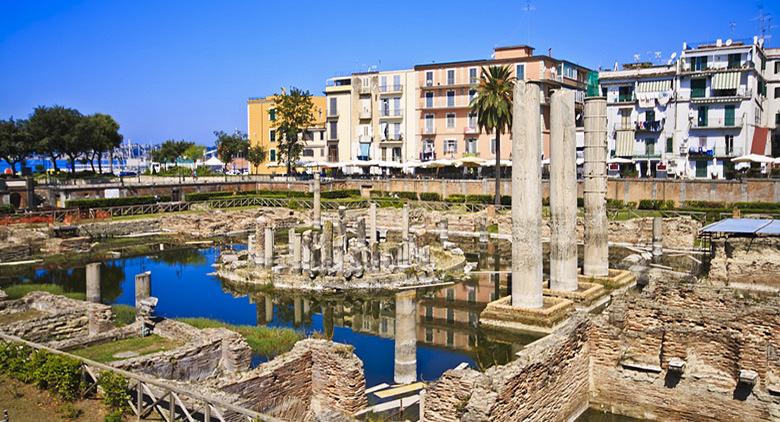Tempio di Serapide o Macellum a Pozzuoli (Napoli)