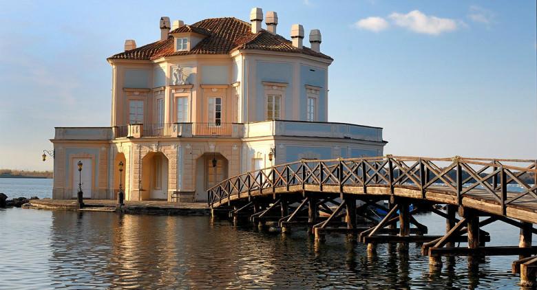 Casina Vanvitelliana al Lago Fusaro (Bacoli, Napoli)