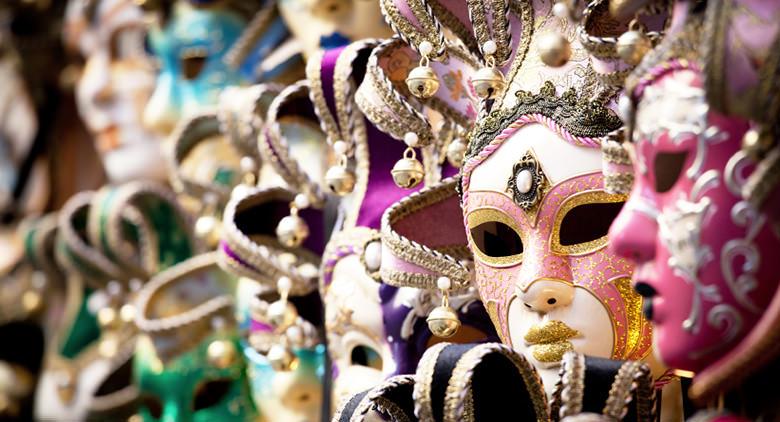 Risultati immagini per feste in maschera al museo napoli