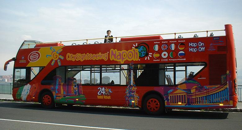 City Sightseeing da Napoli alla Reggia di Caserta: il nuovo percorso del nuovo bus turistico