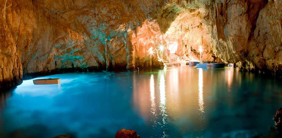 Grotta dello Smeraldo ad Amalfi Grotta dello Smeraldo ad Amalfi