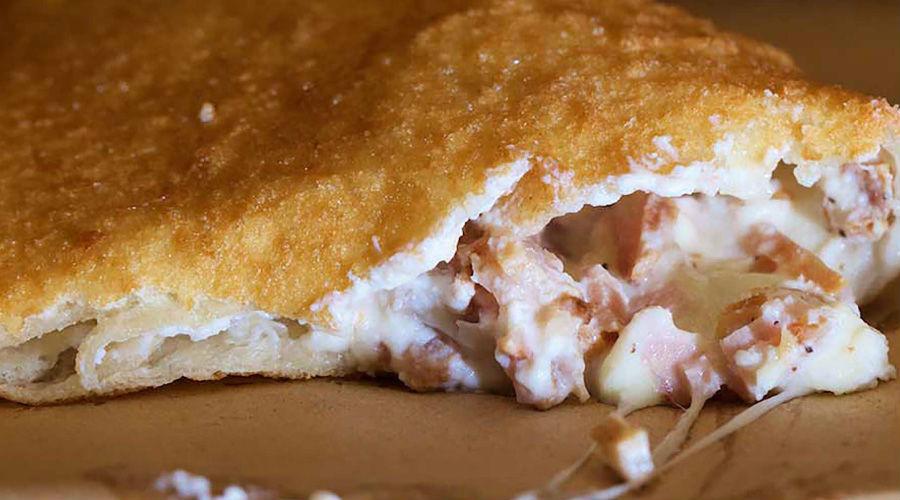 The best fried pizzas of Naples