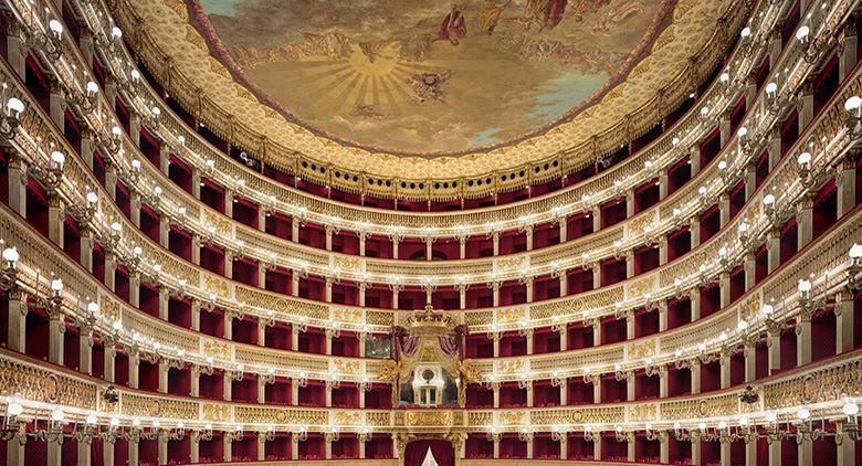 Das San Carlo Theater von Neapel