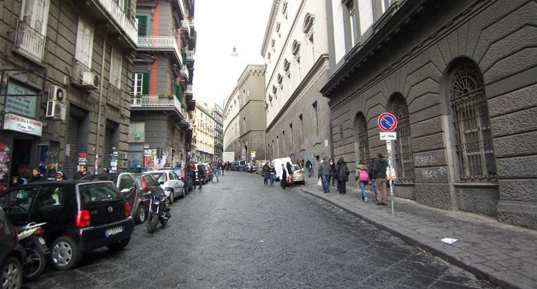 Via Mezzocannone Napoli