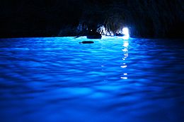 カプリ島の青の洞窟