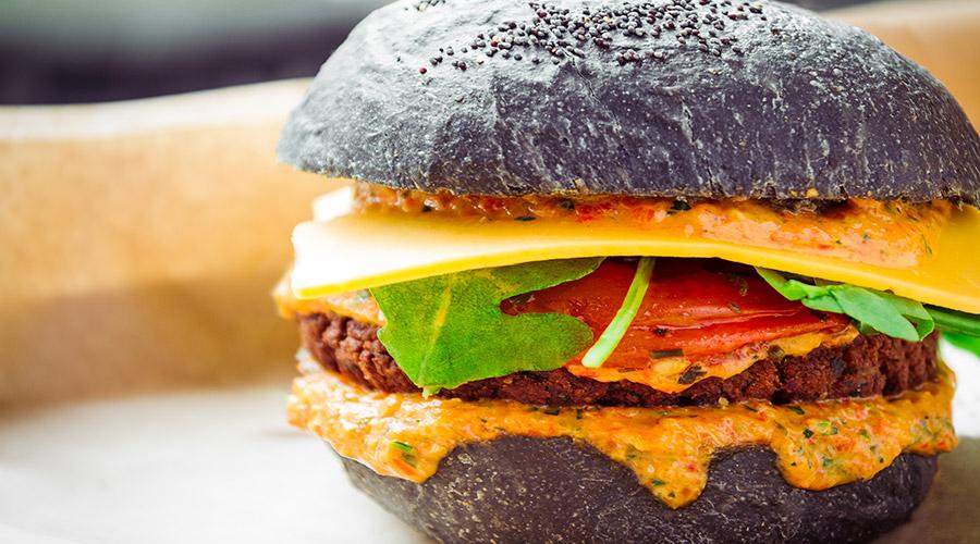 Vegetable charcoal sandwich, the best places in Naples