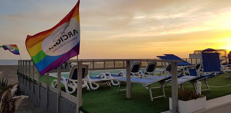 Colorata Beach, la spiaggia per la comunità LGBT a Castel Volturno