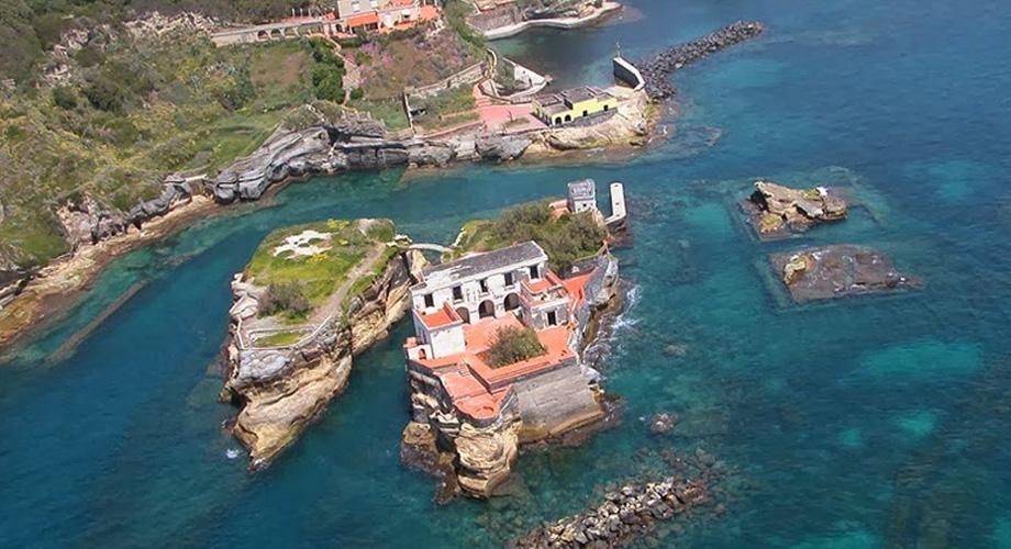 Das geschützte Meeresgebiet von Gaiola in Neapel