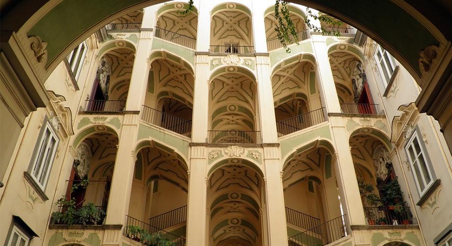 Der Palazzo dello Spagnolo im Rione Sanità in Neapel