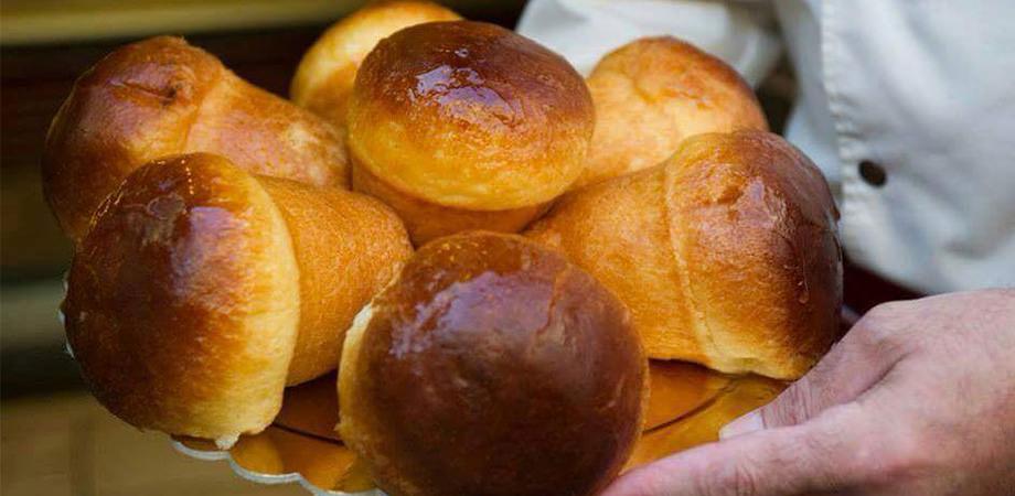 Babà della Pasticceria Capparelli a Napoli