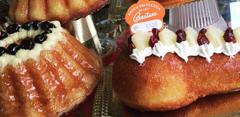 Babà della Pasticceria Carraturo a Napoli