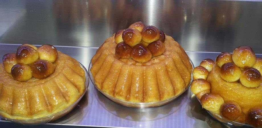 Babà della Pasticceria De Michele a Napoli