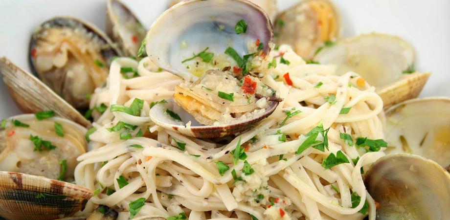 Linguine with clams from the L'Ostricaio restaurant in Naples