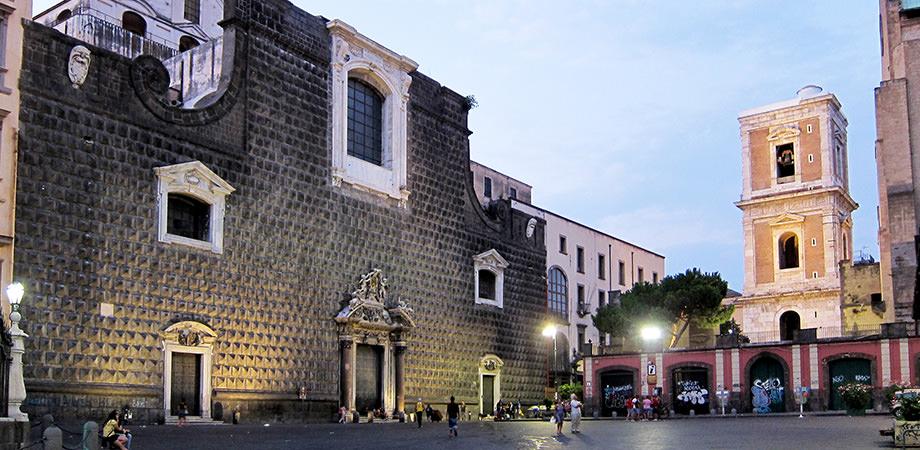 Piazza del Gesù Neapel Zu Fuß vom Nationalmuseum und der Piazza del Gesù in Neapel
