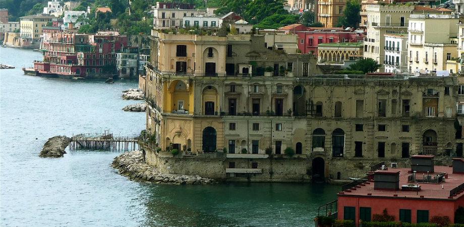 Palazzo donn'anna dal belvedere posillipo