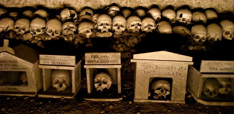Cimitero delle Fontanelle a Napoli Capuzzelle nel Cimitero delle Fontanelle a Napoli