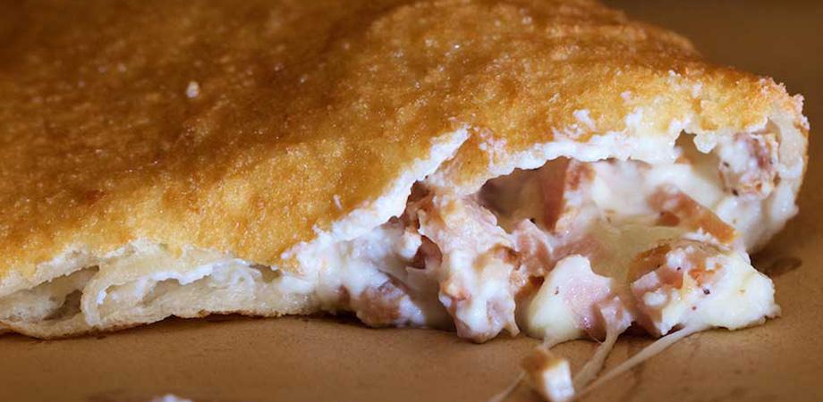 Pizza fritta napoletana Pizza fritta napoletana