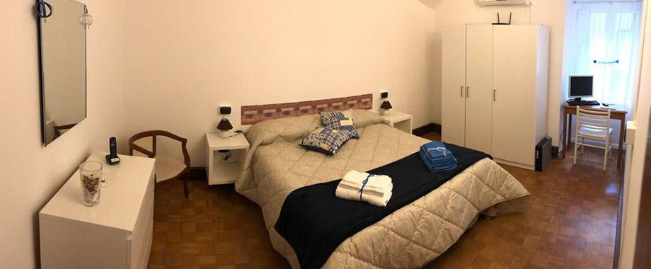 Small Suite Chiatamone, a holiday home in Naples