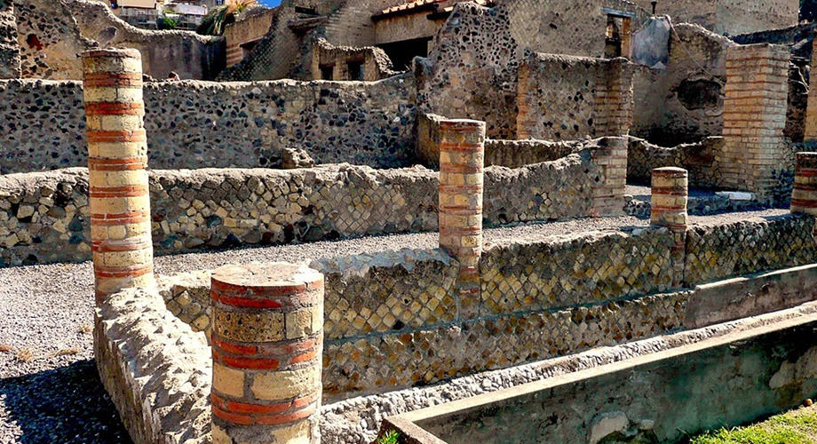 Columnas en las excavaciones de Herculano