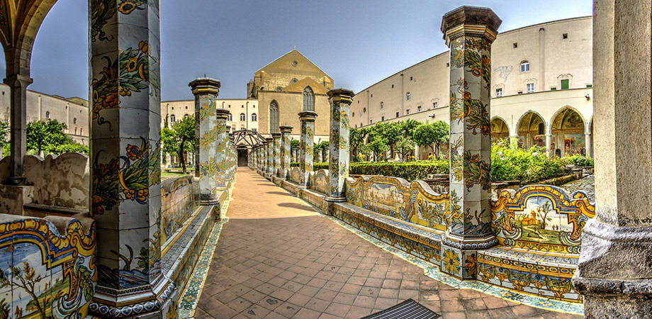 Kreuzgang von Santa Chiara in Neapel