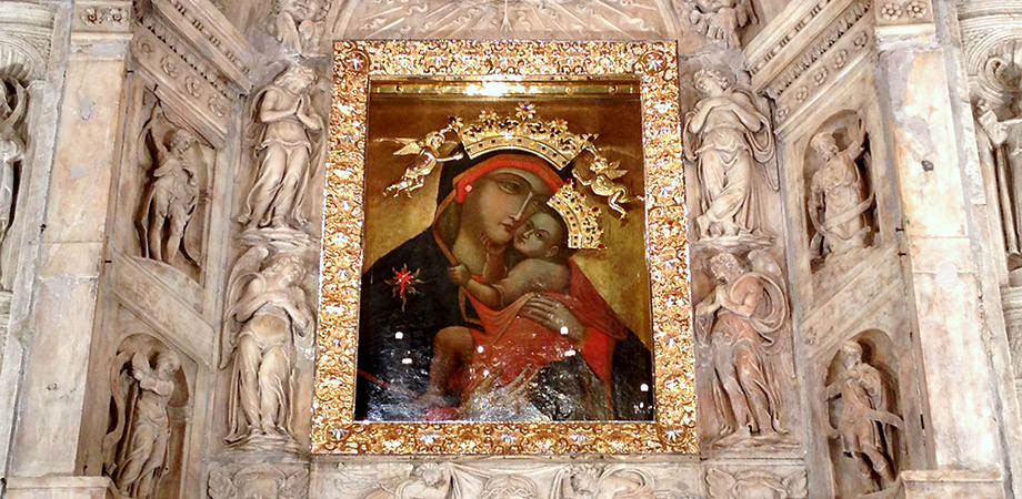 Madonna Bruna nella Chiesa del Carmine a Napoli