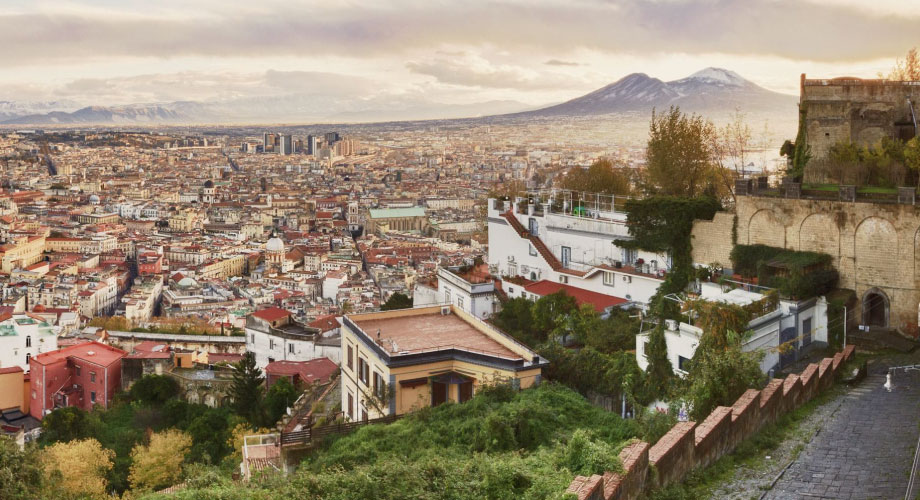 Italiano: Napoli, quartiere di Fuorigrotta, veduta dalla collina