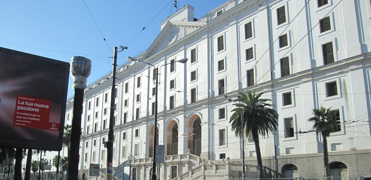 Real Hotel der Armen, Palast Flucht nach Neapel