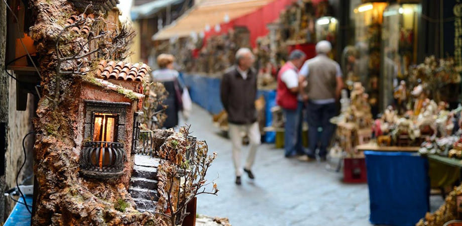 Via San Gregorio Armeno a Napoli