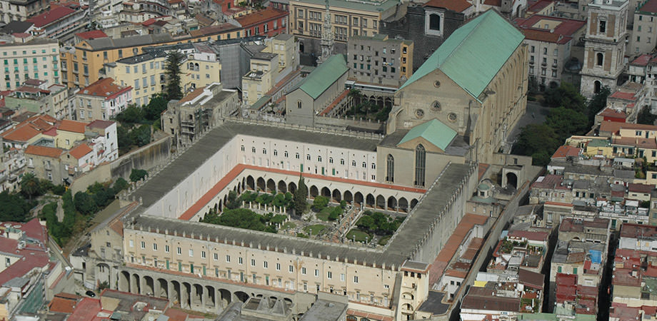 Vista dall'alto della Chiesa di Santa Chiara a Napoli