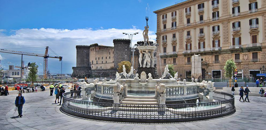 Piazza Municipio en Nápoles
