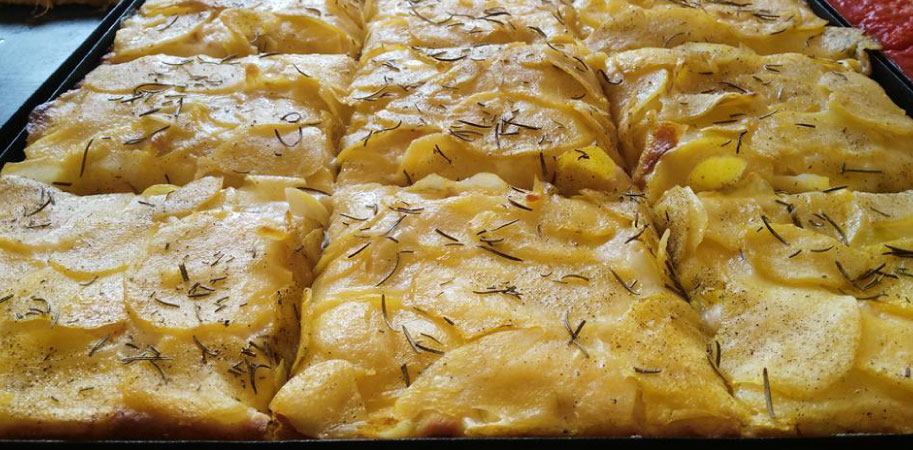La Focaccia ---- Essen-in-Napoli La Focaccia ---- Essen-in-Napoli