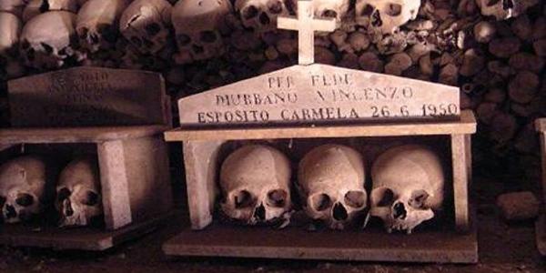 cupones y ofertas de cementerio de Nápoles de las fuentes