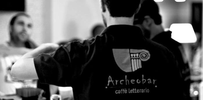 Inauguración de Archeobar Café literario en Nápoles