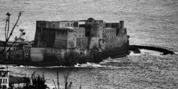 Castel dell'Ovoで公開されたナポリの展覧会のためのMario Zefirelliの写真