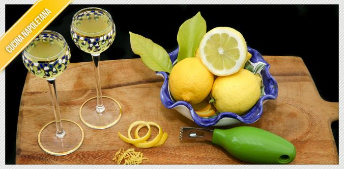 Zitronenschnitt, um den neapolitanischen Limoncello vorzubereiten