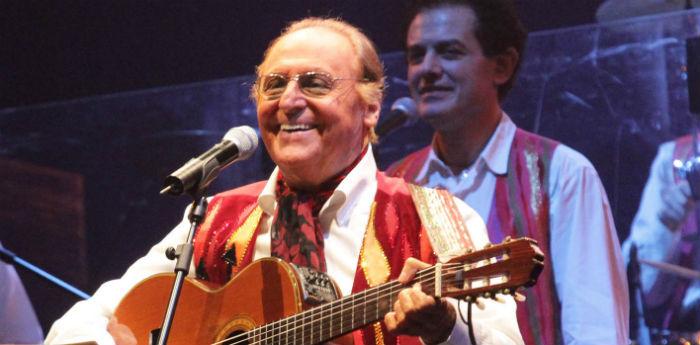 Renzo Arbore presents his new album at Fnac in Naples