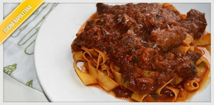 Photo de pappardelle à la sauce napolitaine