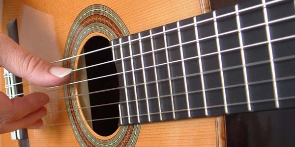 Gitarrenlehrer für den Musicaeventi Gitarrenkurs