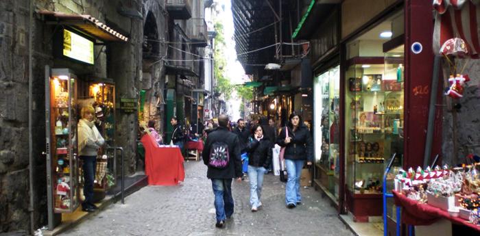 The decumani of Naples will be a pedestrian area for 2013 Christmas