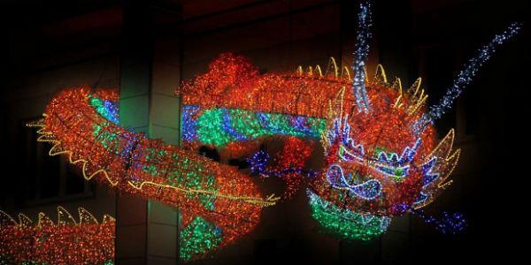 Dragão luminoso em Salerno para Luci d'Artista 2013