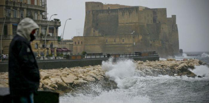 Mauvais temps à Naples alerte météo pour le cyclone Vénus