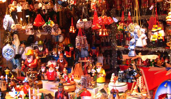 the stalls of 2013 Christmas markets in Naples