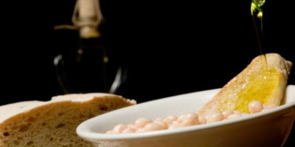 Pane, olio e fagioli di Controne per la sagra