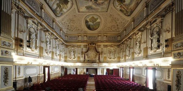 intérieur du théâtre de la cour du palais royal de naples