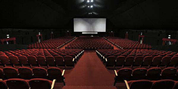 interior de uma sala de cinema