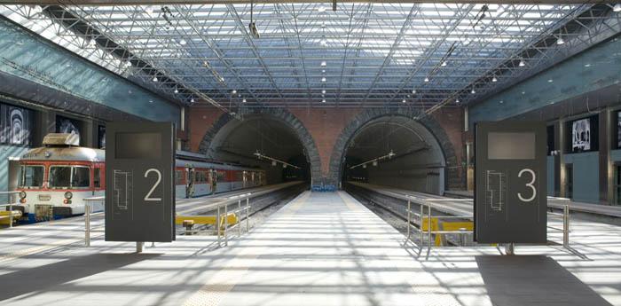 la stazione della cumana di montesanto a Napoli